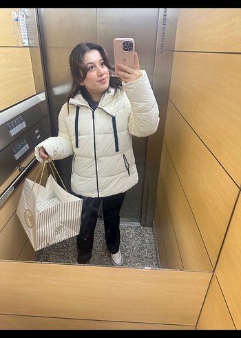 Beyaz Kapüşonlu Şişme Kadın Mont MAVİ JEANS - Görsel 5