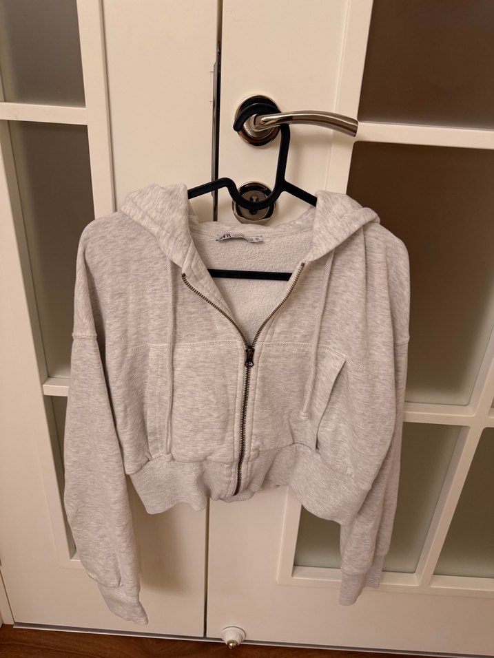Zara Gri Kapüşonlu Fermuarlı Crop Sweatshirt - Görsel 2
