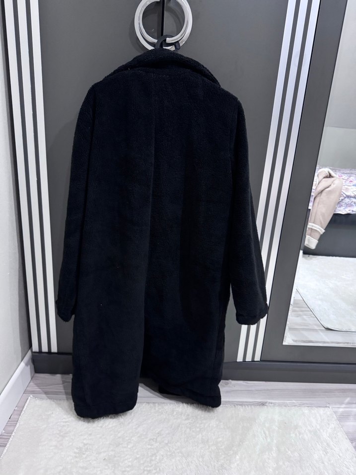 Siyah Uzun Kollu Kadın Kaban - Görsel 2