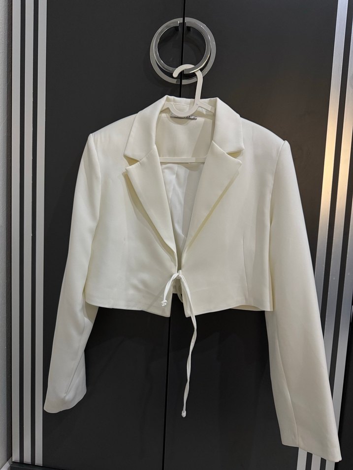 Düğmeli Beyaz Mini Kadın Blazer Ceket - Görsel 3