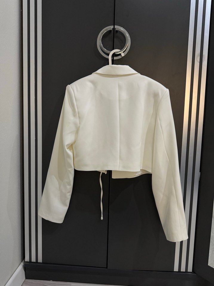 Düğmeli Beyaz Mini Kadın Blazer Ceket - Görsel 2