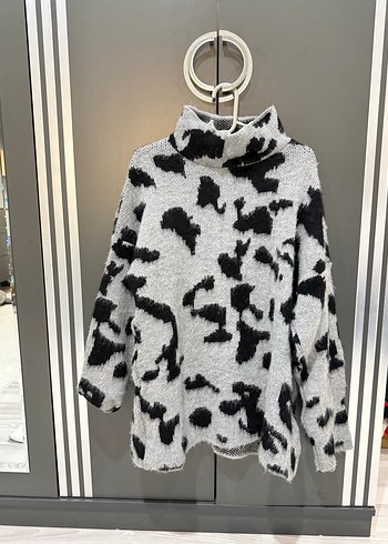 Gri Zebra Desenli Uzun Kollu Kadın Kazak - Görsel 3