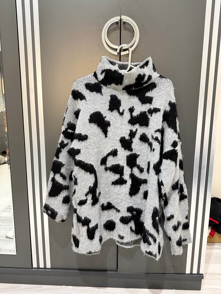 Gri Zebra Desenli Uzun Kollu Kadın Kazak - Görsel 2