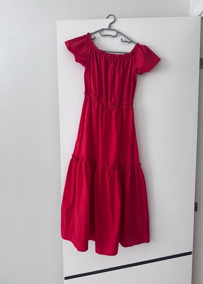 Kırmızı Elbise - Görsel 2