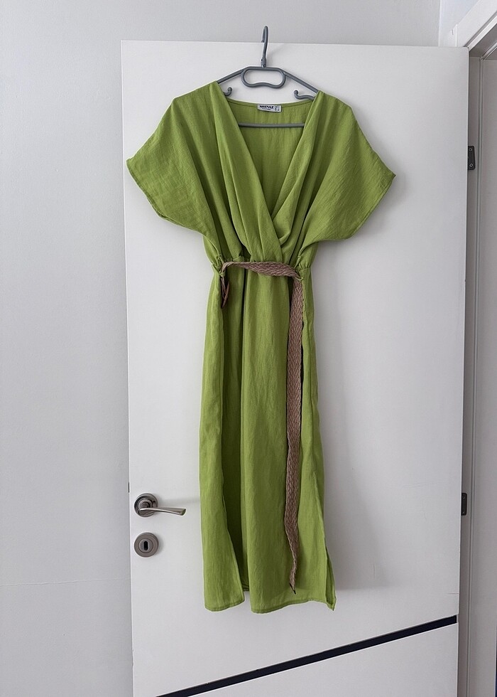 Fıstık Yeşili Yırtmaçlı Elbise - Görsel 3