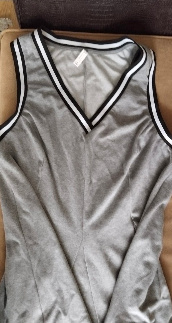 V Yakalı Gri Midi Spor Elbise - Görsel 2