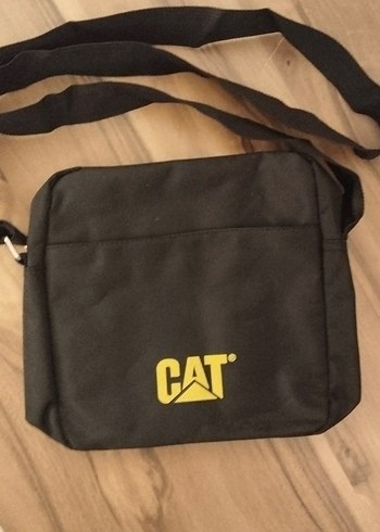 CAT Siyah Fermuarlı Erkek Omuz Çantası - Görsel 2