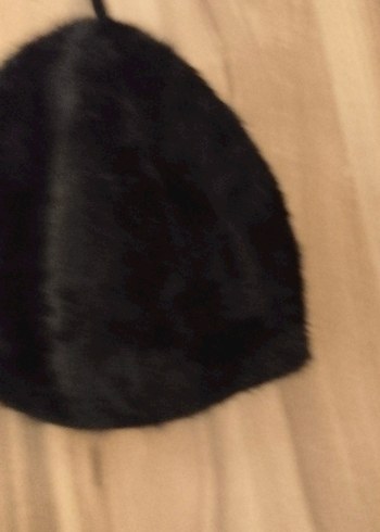 siyahi Kürklü Kadın Bere - Görsel 3