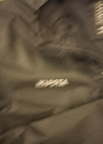 Erkek cocuklari için Siyah Kapüşonlu Kısa Yağmurluk - Görsel 2