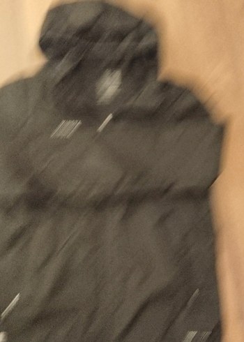 Erkek cocuklari için Siyah Kapüşonlu Kısa Yağmurluk - Görsel 4