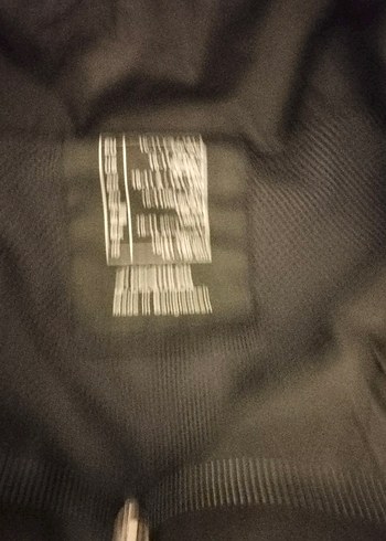 Erkek cocuklari için Siyah Kapüşonlu Kısa Yağmurluk - Görsel 3