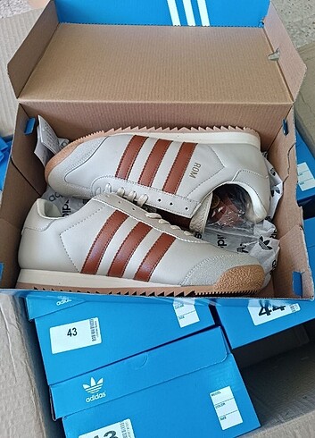 42 Beden Adidas erkek spor ayakkabı