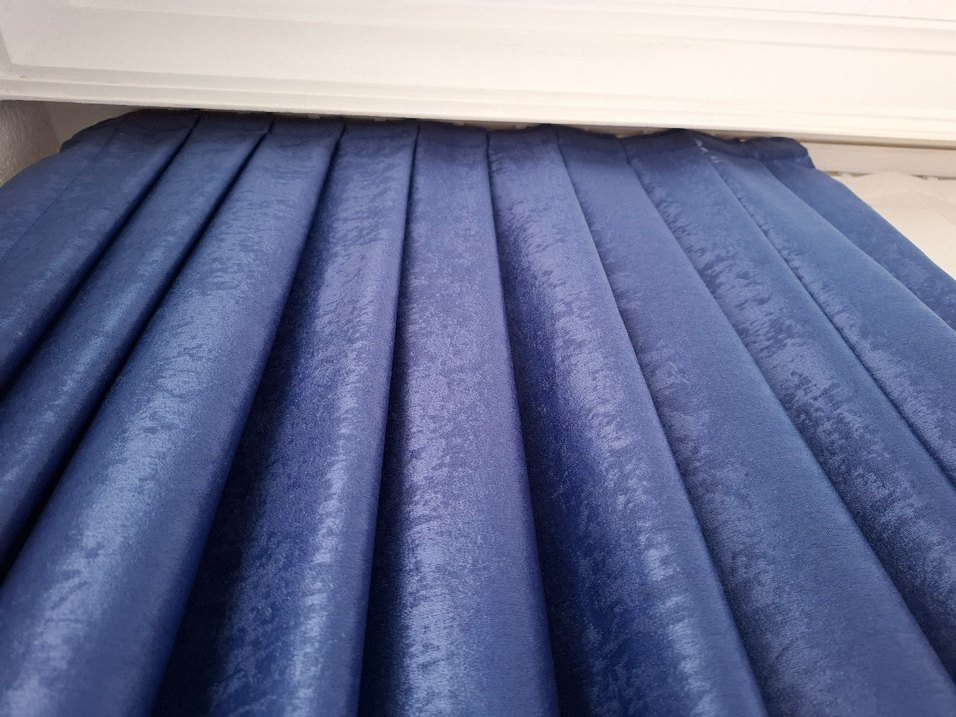 Bir çift Parlak saten Lacivert Düz Fon Perde - Görsel 2