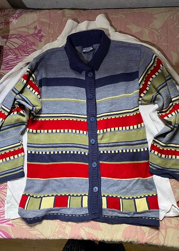 Düğmeli Çok Renkli Desenli hırka - Görsel 2