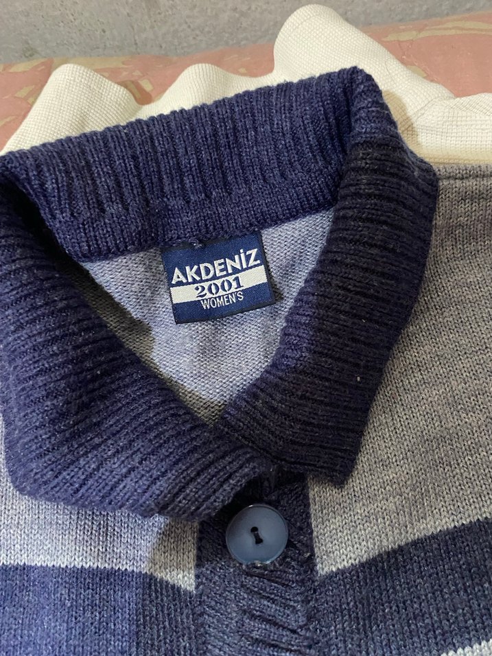 Düğmeli Çok Renkli Desenli hırka - Görsel 3