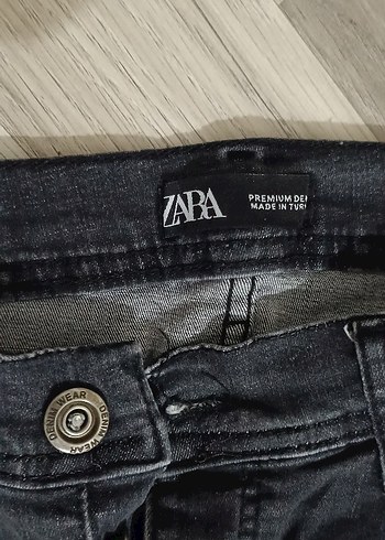Zara Erkek Siyah Regular Fit Midi Denim Pantolon
