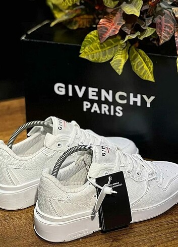 GIVENCHY GIVENCHY