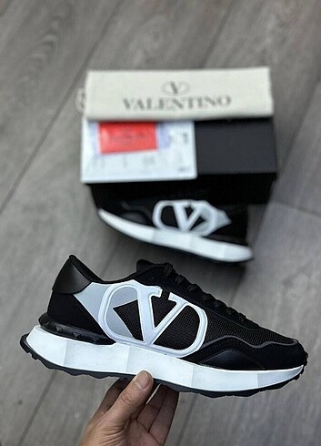 Valentino yeni