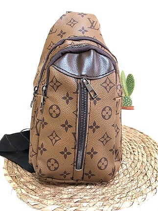 LOUİS VUITTON