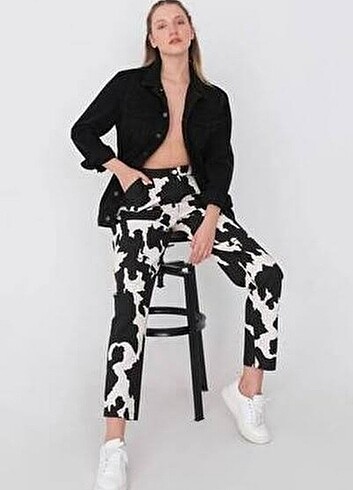 Trendyol & Milla Addax inek desenli mom jean