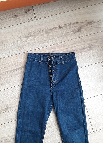 Önden düğmeli jeans - Görsel 4