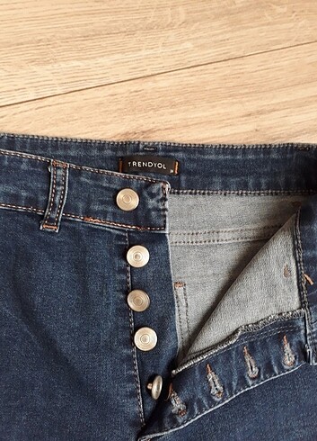 Önden düğmeli jeans - Görsel 5