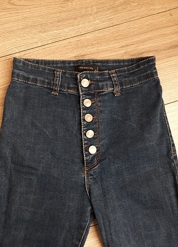 Önden düğmeli jeans - Görsel 6