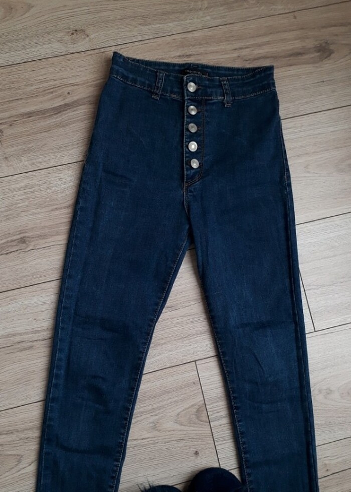 Önden düğmeli jeans - Görsel 3
