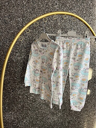 4 Yaş Beden çeşitli Renk Pijama takımı 2 li