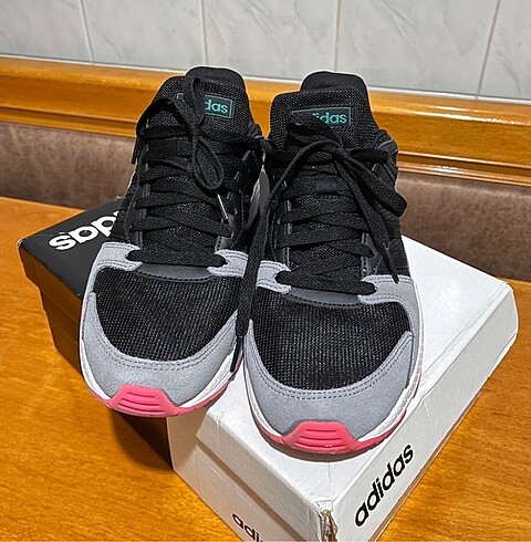 Adidas kadın spor ayakkabı