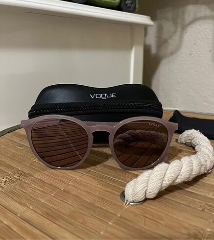 Vogue aynalı güneş gözlüğü