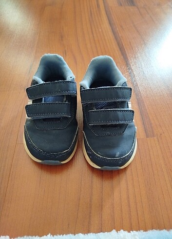 Adidas 22 numara