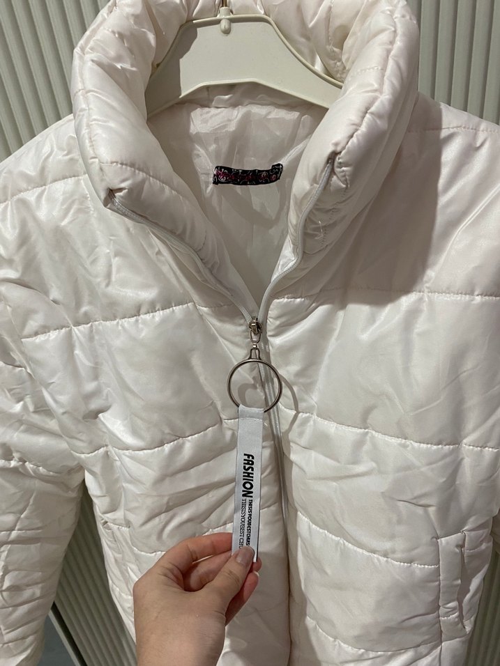 Beyaz Kısa Sıcak Mont - Görsel 2