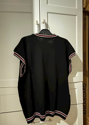 Siyah V Yakalı Kısa Kollu Örgü Süveter - Görsel 2