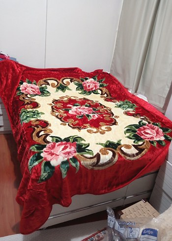 Bordo Çiçek Desenli Renkli Battaniye - Görsel 2