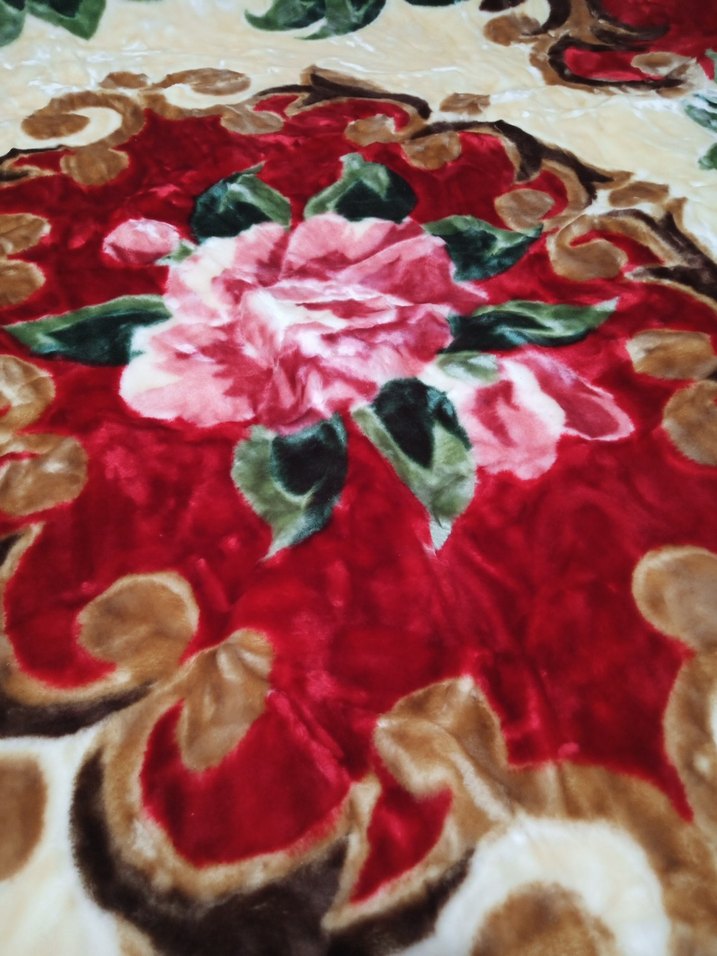 Bordo Çiçek Desenli Renkli Battaniye - Görsel 3