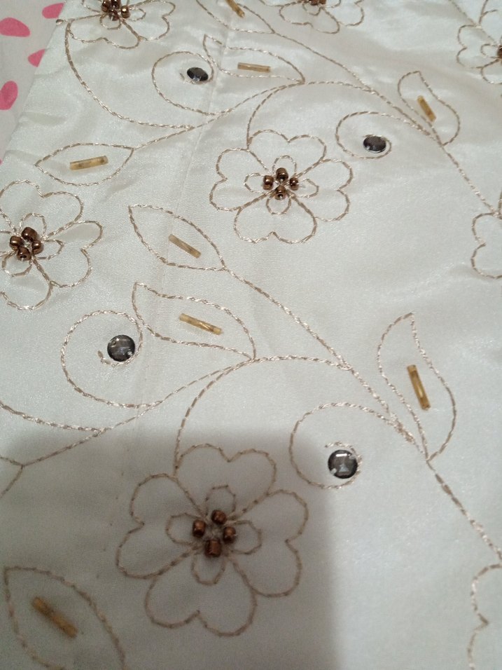 Nakışlı Krem rengi Yatak Örtüsü - Görsel 2