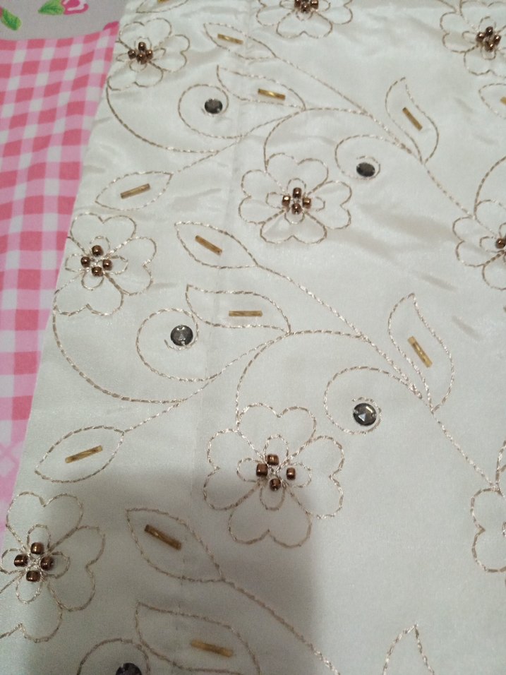 Nakışlı Krem rengi Yatak Örtüsü - Görsel 3