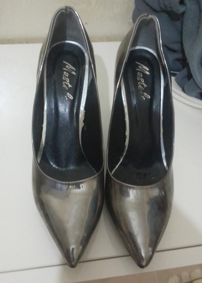 Parlak topuklu ayakkabi - Görsel 3