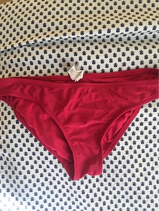 kırmızı penti bikini altı