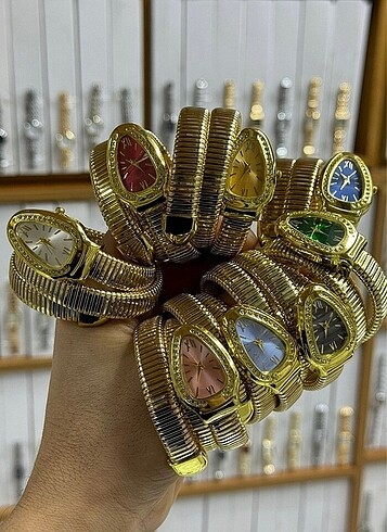 Yılan model gold kadın kol saati.