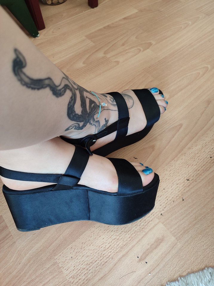 zara dolgu topuk sandalet - Görsel 4