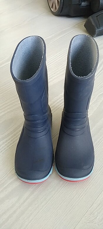 Çocuk botu