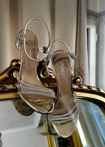 Altın Renkli Parlak ışıltılı Topuklu Kadın Ayakkabı - Görsel 2