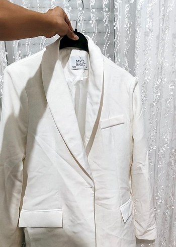 Düğmeli Beyaz Midi Kadın Blazer Ceket