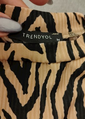 m Beden Kahverengi Zebra Desenli Kolsuz Crop Top