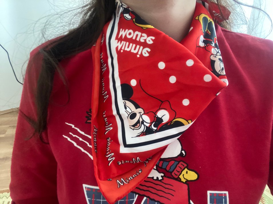 Kırmızı Minnie Mouse Desenli Fular - Görsel 3