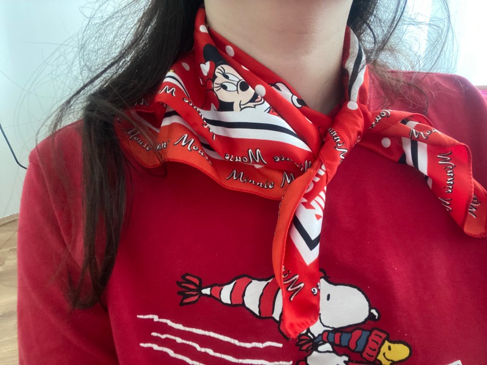 Kırmızı Minnie Mouse Desenli Fular - Görsel 4