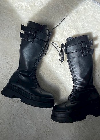 Bershka Siyah Çizme - Görsel 2