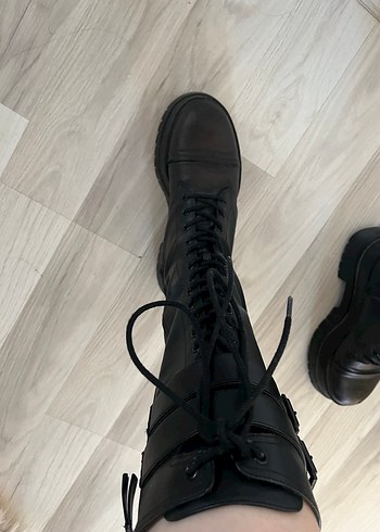 Bershka Siyah Çizme - Görsel 4